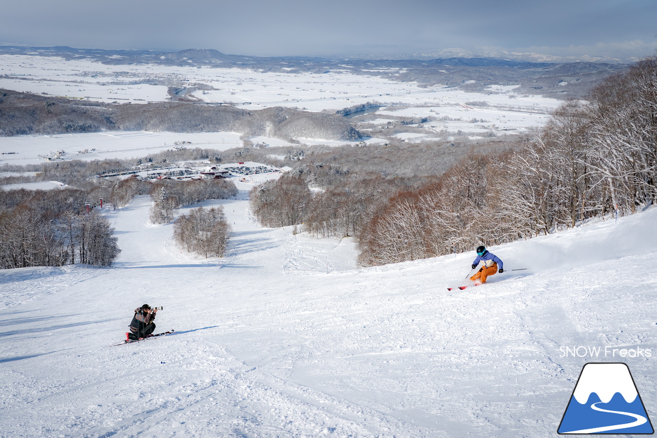 カムイスキーリンクス｜この上ないほど澄んだ青空と極上のパウダースノー。やっぱり『カムイ』は外れない！